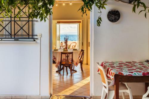 Apartamento On The Beach - Akroyali Family Lodging