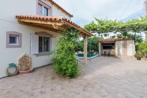Beautiful Two Bedroom House In Analipsi_spacious Patio