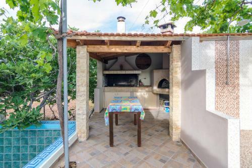 Beautiful Two Bedroom House In Analipsi_spacious Patio