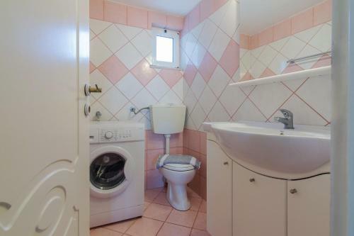 Beautiful Two Bedroom House In Analipsi_spacious Patio