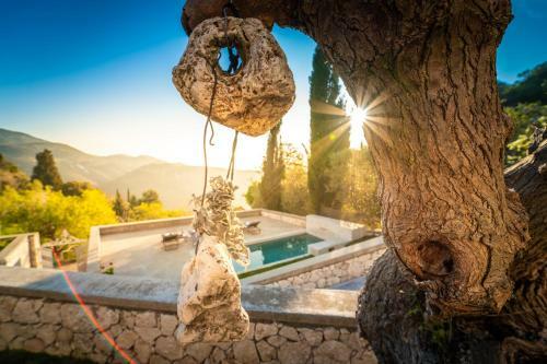 Siora Tanto Rustic Villa