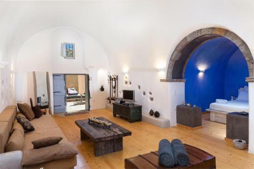 Canava House In Santorini