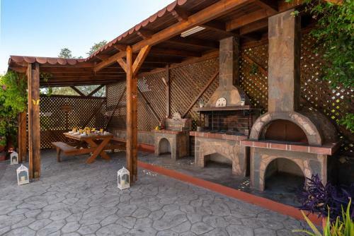 Antico Rosso Villa
