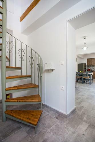 Ourania - Traditional House