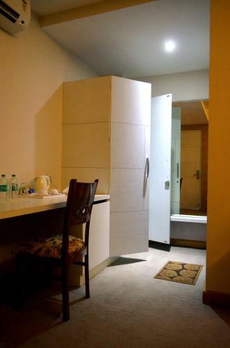Hotel Gaba Inn Noida - Couple Friendly Local Ids Accepted