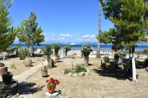 Apartamento Bouka Beachfront Bungalows