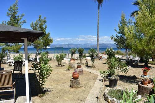Apartamento Bouka Beachfront Bungalows