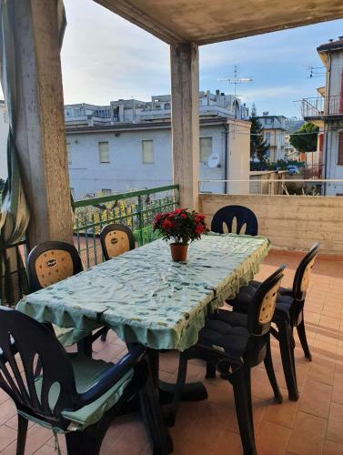 Apartamento Appartamento Trilocale Con Terrazzo Zona Centrale