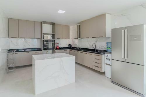 Gb57 Excelente Casa 8 Su�tes - 200m Da Praia