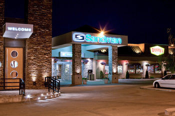 Hotel Sandmanedmonton West