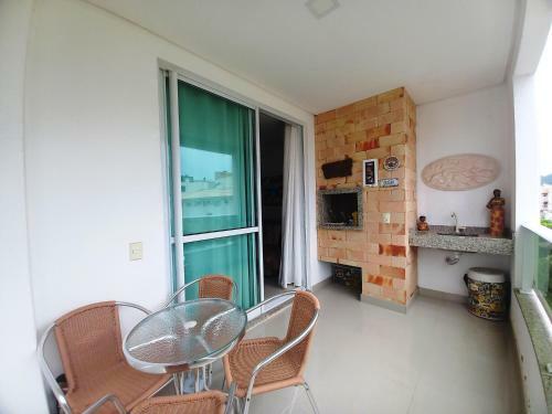 Apartamento Apto 2 Dorms, Su�te, Ar, 470m Do Mar, Praia de Palmas, Sc. Cod449