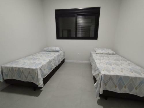Apartamento 2 Dormit�rios - Palmas � 400 Metros Da Praia