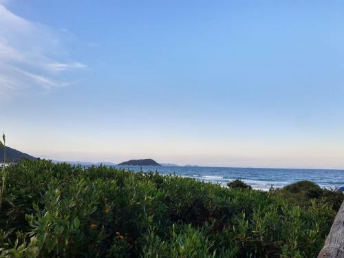 Apartamento 2 Dormit�rios - Palmas � 400 Metros Da Praia