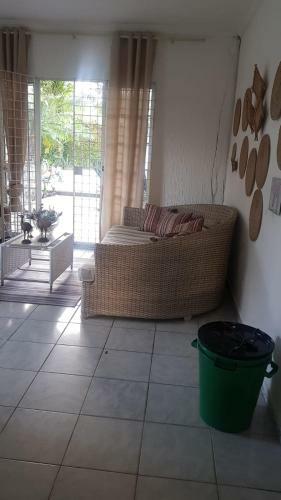 Casa Com Jardim E Piscina