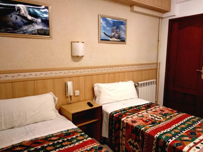Hostal Pensi�n Venecia Y Montecarlo
