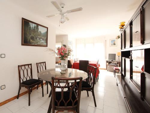 Edifici Emporda Apartment Llan��