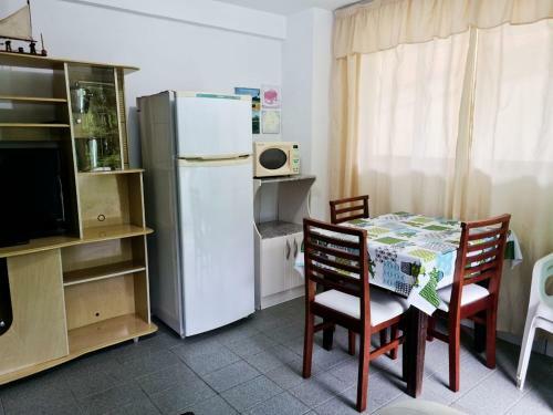 Apartamento Bombinhas Com 01 Dormit�rio A 60m Da Praia Ar Wifi