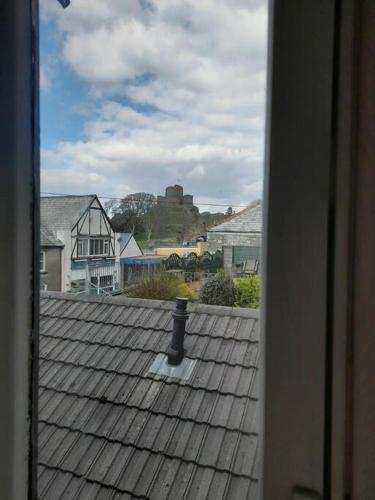 Detached House, Central Location, View Of Launceston Castle