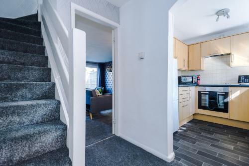 Cheerful 3 Bedroom Home With Parking In Chester