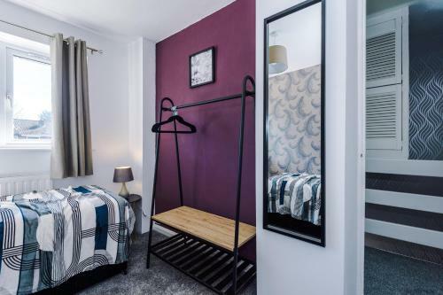 Cheerful 3 Bedroom Home With Parking In Chester