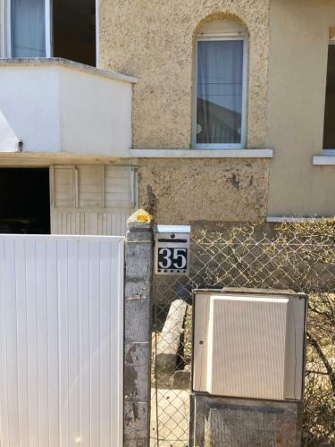 La Plage Au Bout Du Jardin / Sword Beach Cottage