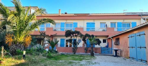 Apartamento Studio Avec Terrasse Amenagee Et Wifi A Hyeres