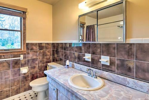 Beautiful Hampton Bays Home With Private Pool!