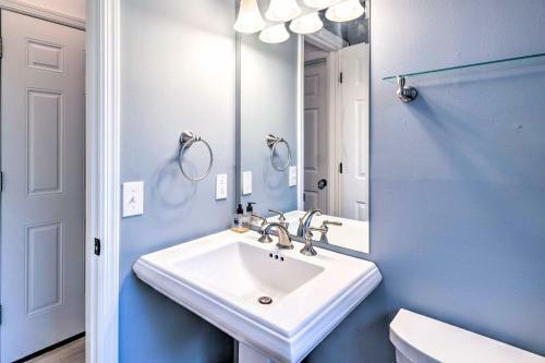 Beautiful Hampton Bays Home With Private Pool!