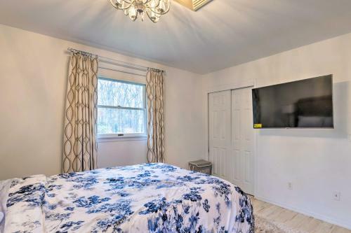 Beautiful Hampton Bays Home With Private Pool!