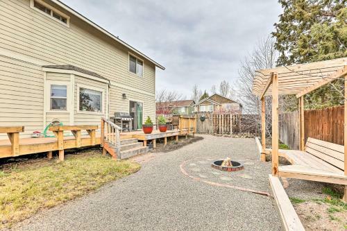 Family-friendly Bend Home With Hot Tub And Yard!