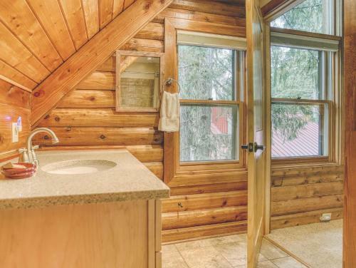 Cedarwood Lodge