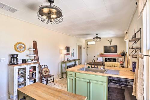 Cozy Lead Home With Gold Mine And Mountain Views!