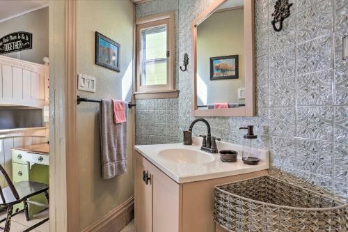 Cozy Lead Home With Gold Mine And Mountain Views!