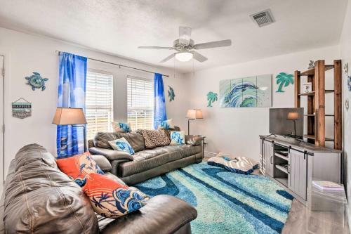 Surfside Escape With Deck About 1 Block To Beach!