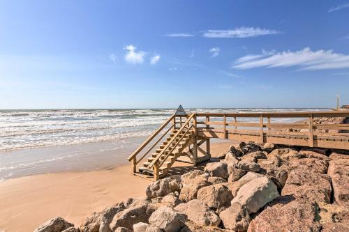 Surfside Escape With Deck About 1 Block To Beach!