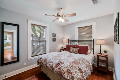 Charming Bungalow With Spa! Close To Main St!