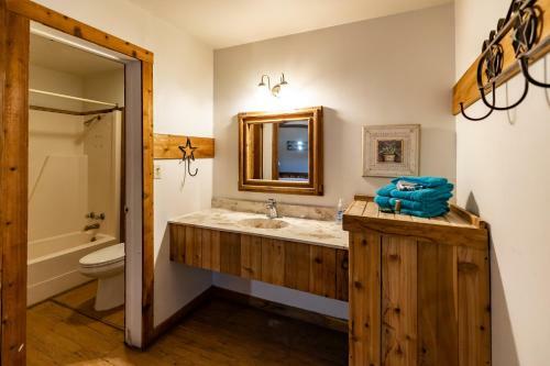 Hotel The Historic Leakey Inn