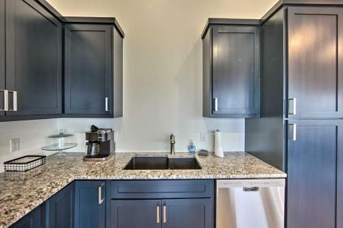 Modern Malakoff Escape With Panoramic Lake View