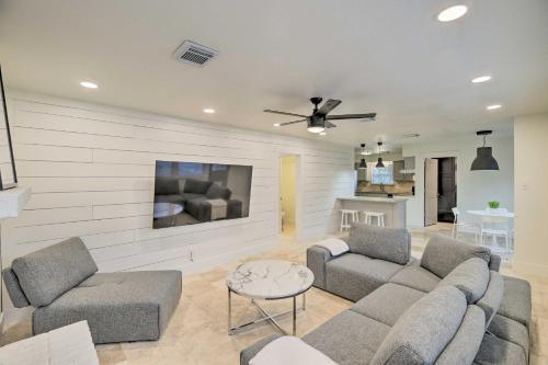 Modern House With Fireplace, Walk To Fishing!