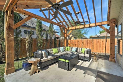 New Braunfels Escape, Walk To Gruene Hall!