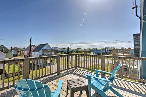 Sun-soaked Texas Getaway With Multiple Decks!