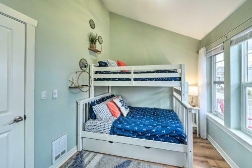 Charming Cottage With Deck Steps To Birch Bay!