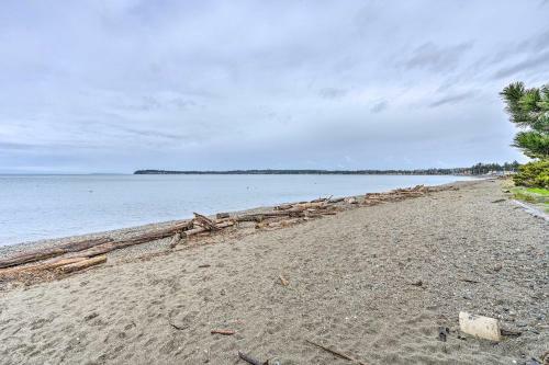 Charming Cottage With Deck Steps To Birch Bay!