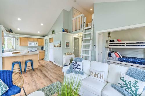 Charming Cottage With Deck Steps To Birch Bay!