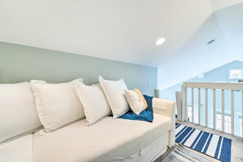 Charming Cottage With Deck Steps To Birch Bay!