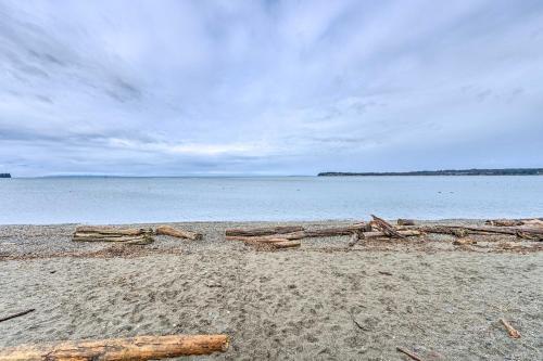 Charming Cottage With Deck Steps To Birch Bay!