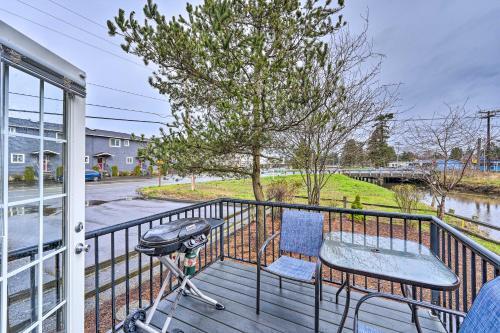 Charming Cottage With Deck Steps To Birch Bay!