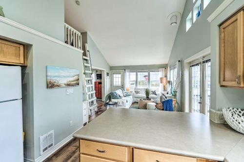 Charming Cottage With Deck Steps To Birch Bay!