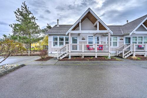 Charming Cottage With Deck Steps To Birch Bay!
