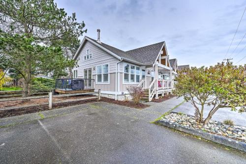Charming Cottage With Deck Steps To Birch Bay!